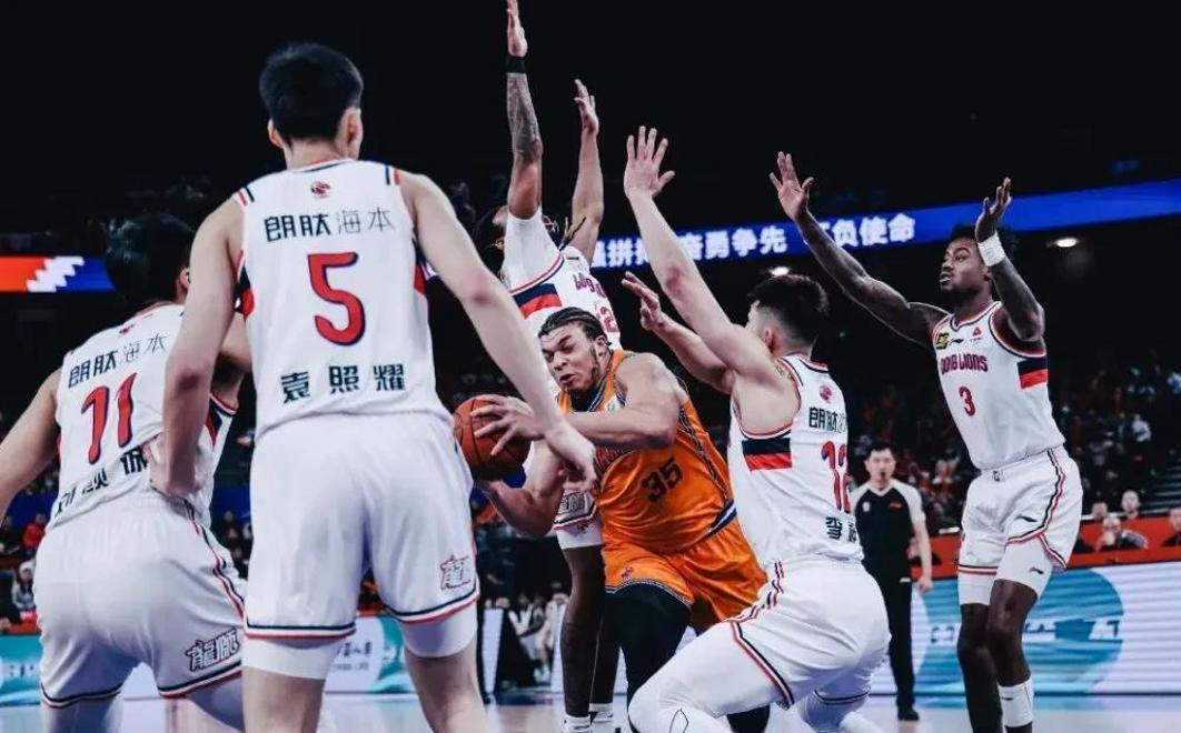 od体育官网-上海男篮拿下广州队,实现主场六连胜