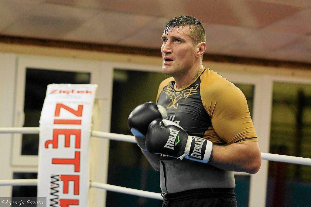 od体育中国官网-瑞士拳击选手约翰逊成功闯入四强