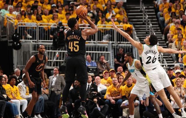 od体育链接-包含骑士队再遭失利，季后赛前景堪忧的词条