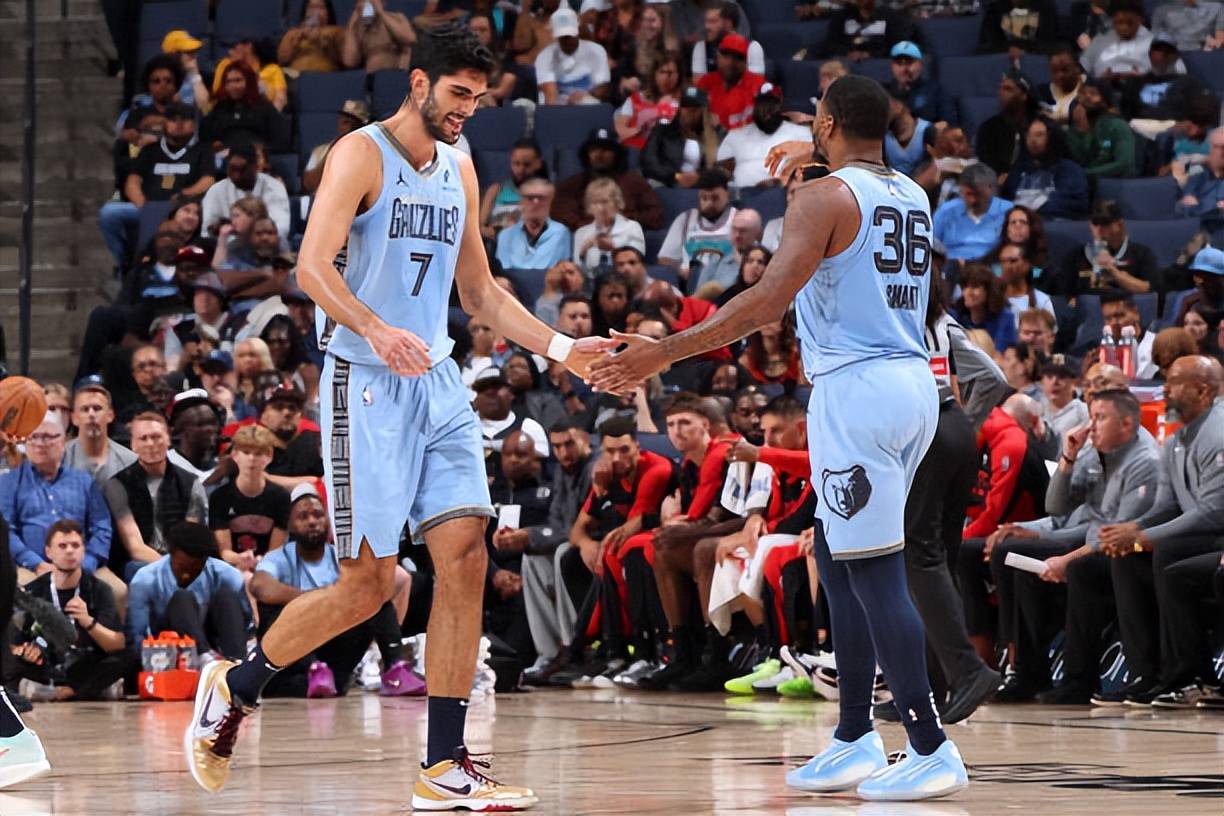 凯尔特人后场表现抢眼,赢下胜利的简单介绍