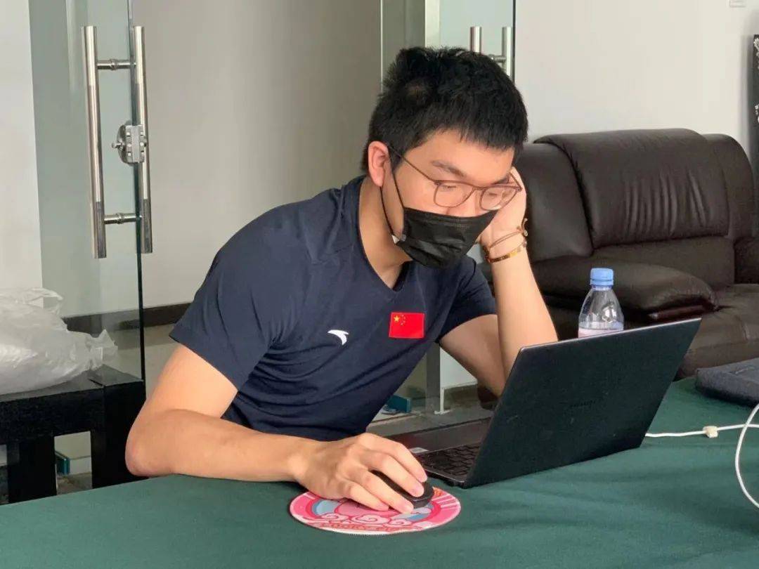 od体育网页版-平分秋色：足球赛场上角逐白热化的简单介绍