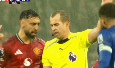 od体育登录入口-比赛中出现意外，球员红牌下场