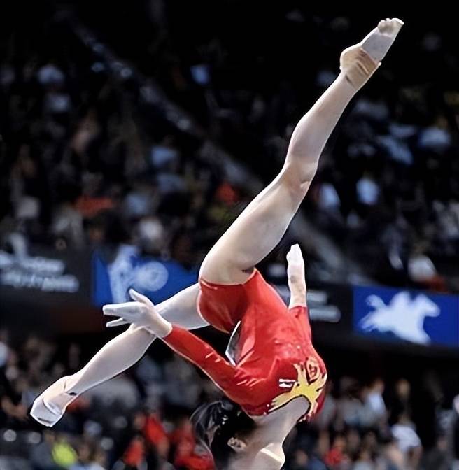 od体育官方入口-体操冠军舞姿飘逸，尽显金牌光环